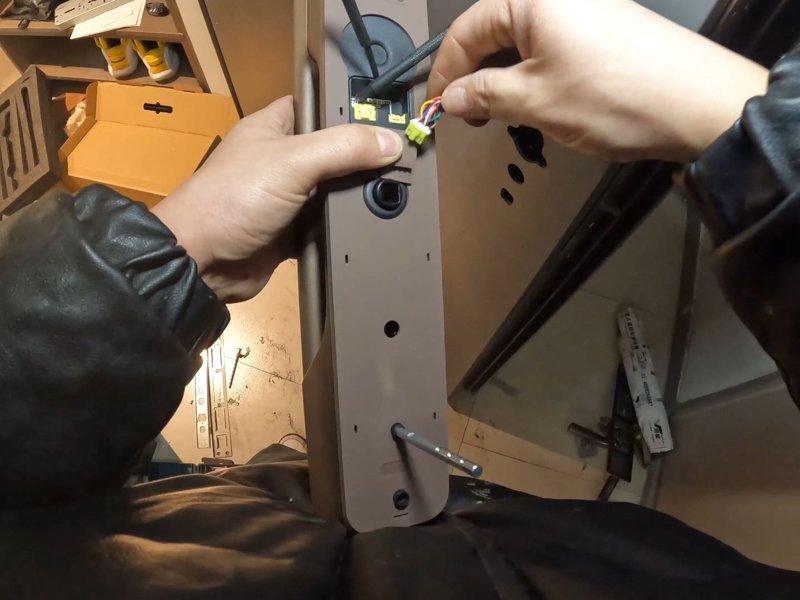 如何安全地开启防盗门？这是一个常见的问题，尤其对于租客和临时访客来说更为棘手。本次访谈将探讨几种方法，并分享真实案例。